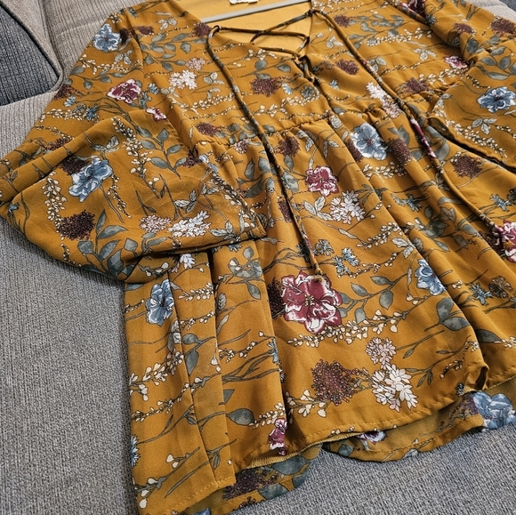 By Together Mustard Yellow Floral Flare Sleeve Boho Casual Top Size Medium - Picture 3 of 6